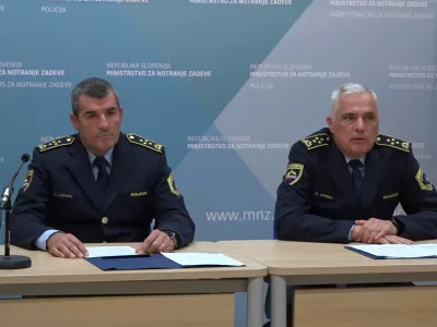Ljubljana, MNZ.Izjava za javnost Generalne policijske uprave v zvezi z zakljucenim strokovnim nadzorom nad delom Policijske uprave Novo mesto.Vodja sluzbe generalnega direktorja policije Uros Leposa in vodja strokovnega nadzora nad policisti PU Novo mesto Danijel Lorbek.Foto: STA