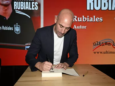 13 November 2025, Spain, Madrid: Former Spanish Football Federation (RFEF) president Luis Rubiales signs copies of his book during the presentation. Rubiales presents his book 'Matar a Rubiales', in which he tells his version of events about the non-consensual kiss to Spanish footballer Jenni Hermoso. Photo: Francisco Guerra/EUROPA PRESS/dpa