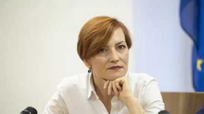 Vipava, Dvorec Lanthieri.Vladni obisk goriske regije.Izjava za medije po seji vlade.Ministrica za kulturo Asta Vrecko.