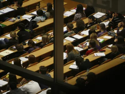 - ilustrativna fakulteta - Pravna fkultata UL - predavalnica - ilustrativna fotografija - študent - študij//FOTO: Matej PovšeOPOMBA: ZA OBJAVO V ČASOPISU DNEVNIK