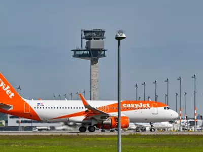 FILED - 08 May 2024, Brandenburg, Schönefeld: An Easyjet aircraft taxis at Berlin Brandenburg Airport BER. Photo: Patrick Pleul/dpa