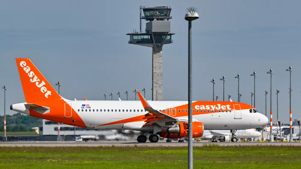 FILED - 08 May 2024, Brandenburg, Schönefeld: An Easyjet aircraft taxis at Berlin Brandenburg Airport BER. Photo: Patrick Pleul/dpa