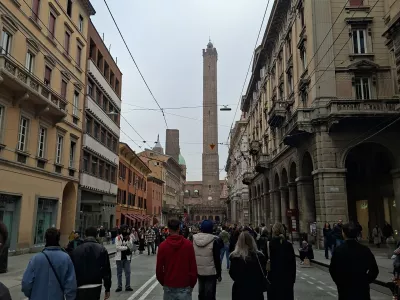 Ne, ni v Pisi. Kje je nam najbližji poševni stolp?