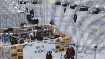 - 07.05. 2025 - predčasne volitve - referendum - volišče Omnia//FOTO: Jaka Gasar