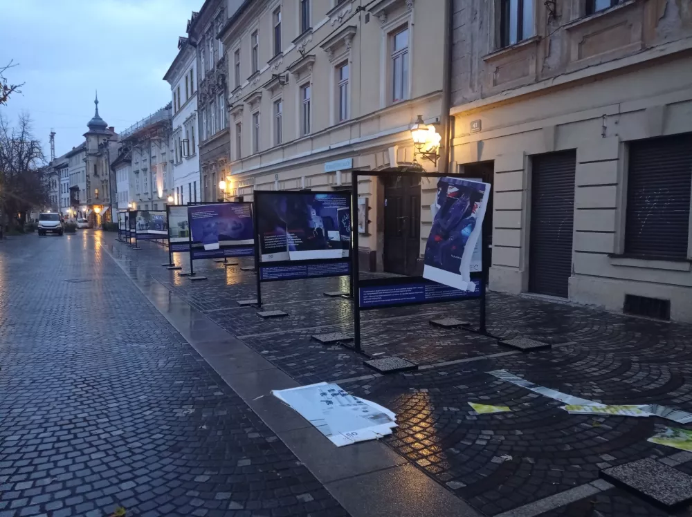 Uničena razstava na Gallusovem nabrežju