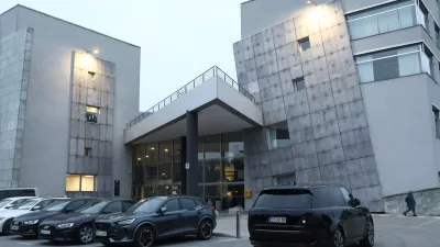 Na računih v tujini več kot tri milijarde evrov