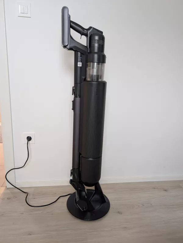 Elektični pokončni sesalnik Samsung bespoke AI jet ultra.