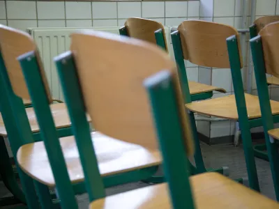 ﻿. - Gimnazija Antona Aškerca, Aškerčeva cesta 1 v Ljubljani - simbolična fotografija - šolski stoli - - Informativni dnevi 2016 - informativni dan na fakultetah in srednjih šolah za bodoče študente in dijake -  šolstvo - študij - bodoči dijaki in študenti - srednješolsk in študijski programi - izobraževanje -   //FOTO: Maja Marko