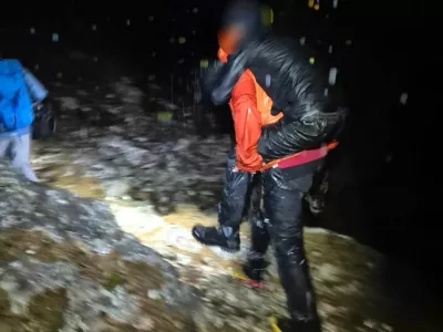 Bohinjski gorski reševalec si je izčrpanega francoskega pohodnika oprtal na hrbet in ga nesel v dolino. 