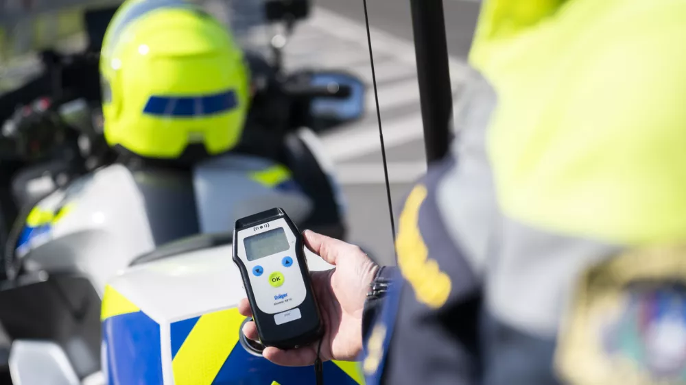 prometni nadzorpolicija - simbolična fotografijaprometna policijavarnost v prometupolicija na motorjihmotoristična policijaprehitri voznikiavtocestna policijaalkotestalkohol v prometu08.04.2025 Policijski nadzor, počivališče PovodjeFOTO: Nik Erik Neubauer