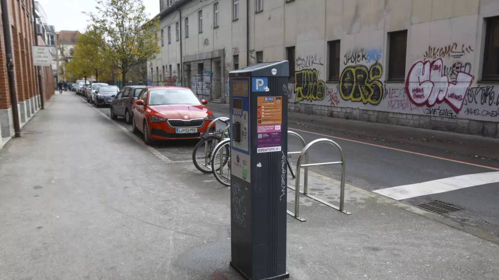 25.11.2024 - Parkomat - parkiranje - bala cona - plačljivo parkirno mestoFOTO: LUK A CJUHA