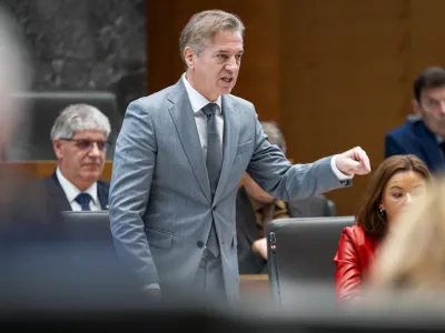 Ljubljana, Drzavni zbor.Zacetek redne seje DZ s poslanskimi vprasanji premierju Robertu Golobu in ministrski ekipi.