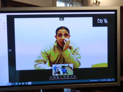 24.10.2025 - sodišče, obtoženi Blekier Ayou, Tarza Tahir (čez cel ekran)Foto: Tomaž Skale