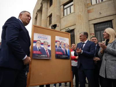 08.11.2025., Banja Luka, Bosna i Hercegovina - Na platou ispred Palace Republike SNSD je sluzbeno zapoceo kampanju za izbore za predsjednika Republike Srpske lijepljenjem prvog plakata. Milorad Dodik, kandidat SNSD-a za predsjednika RS Sinisa Karan, potpredsjednica SNSD-a Zeljka Cvijanovic Photo: Dejan Rakita/PIXSELL