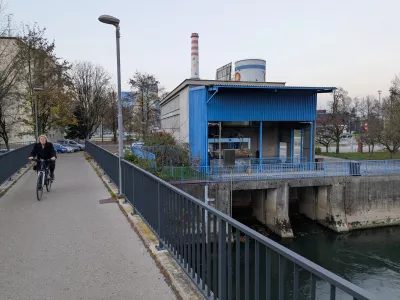 Če dobro pogledate, boste v reki opazili rešetke. Le zakaj so tam?