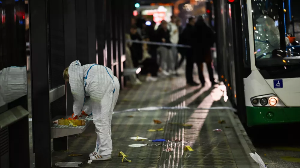 kriminalforenzika forenziki policija uboj kriminalisti 13.11.2025 Napad na voznika LPP z ostrim predmetom - nožem, Bavarski dvorFoto: Nik Erik Neubauer