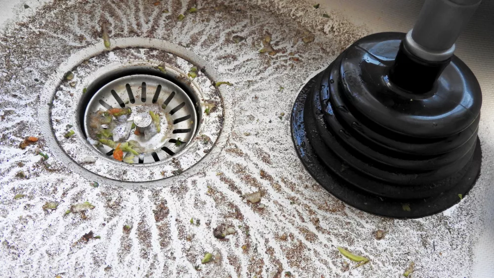 Ni vseeno, kako se lotimo zamašenega odtoka. / Foto: Istock