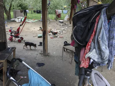 Dodatne strokovne delavce za delo z Romi dobivajo 20 let prepozno