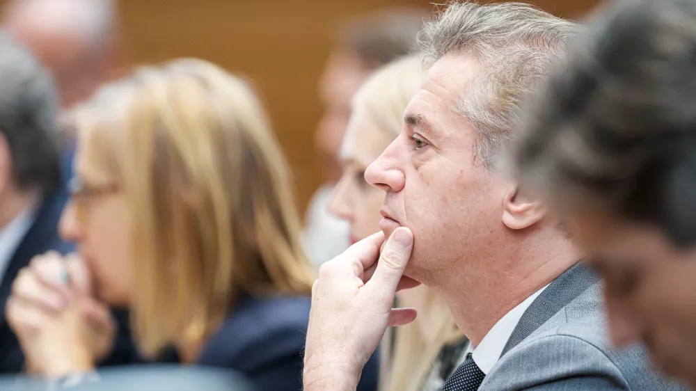 Ljubljana, Drzavni zbor.Zacetek redne seje DZ s poslanskimi vprasanji premierju Robertu Golobu in ministrski ekipi.