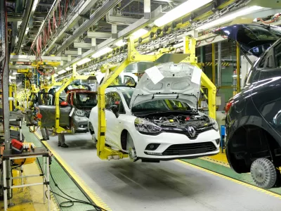 Če želimo privabljati čedalje večje tuje naložbe, potrebujemo stabilno okolje