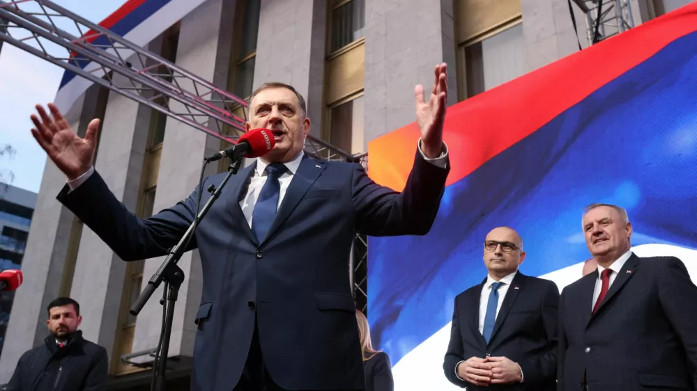 President of Republika Srpska (Serb Republic) Milorad Dodik gestures as he addresses supporters during a protest in Banja Luka, Bosnia and Herzegovina, February 25, 2025. REUTERS/Amel Emric