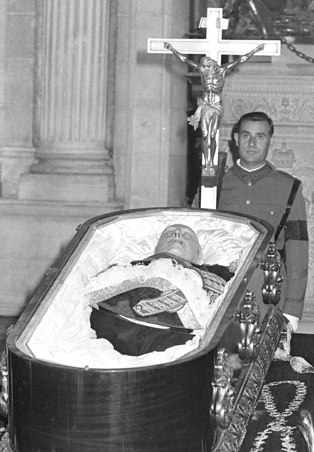 FILE PHOTO: The body of former Spanish dictator General Francisco Franco lies in state at Madrid's Royal Palace in this November 21, 1975 file photo. REUTERS/File Photo