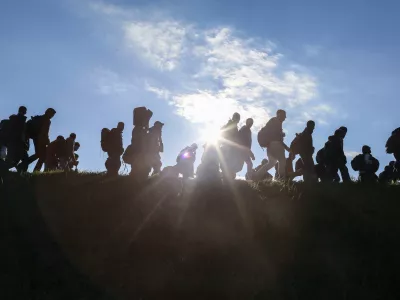 ﻿- 20.10.2015 - Slovenija - slovensko-hrvaška meja - Rigonce - simbolična fotografija -- Begunci 2015 - migracije po zahodni balkanski poti - migracijskapot beguncev iz Sirije, Afganistana in Iraka čez Balkan proti zahodniEvropi - evropska begunska kriza - migranti -///FOTO: Jaka Gasar / Foto: Jaka Gasar