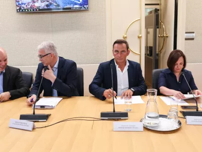 - Andrej Vrtačnik in Mitja Gorenšček, Gospodarska zbornica Slovenije.- Marjan Trobiš, Združenje delodajalcev Slovenije.- 28.06.2024. - 352. seja Ekonomsko Socialnega sveta. //FOTO: Bojan Velikonja