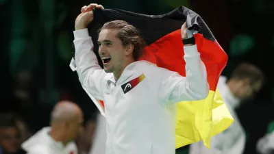 Tennis - Davis Cup - Final 8 - Argentina v Germany - SuperTennis Arena, Bologna, Italy - November 21, 2025  Germany's Alexander Zverev celebrates winning the quarter final against Argentina REUTERS/Alessandro Garofalo