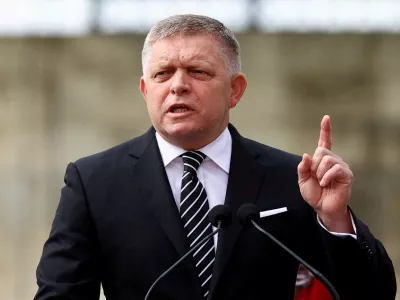 FILE PHOTO: Slovak Prime Minister Robert Fico speaks during an event to mark the 130th anniversary of construction of the Maria Valeria Bridge in Esztergom, Hungary, September 28, 2025. REUTERS/Bernadett Szabo/File Photo