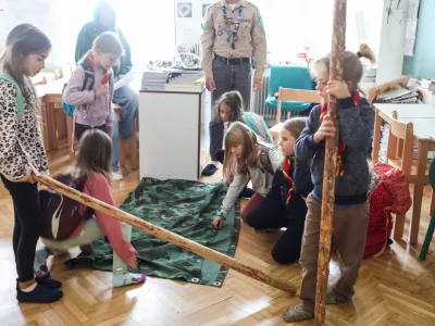 - 22.11.2025. - Srečanje medvedkov in čebelic. Delavnice za otroke Mestne Zveze Tabornikov na OŠ Vič v Ljubljani.//FOTO: Bojan Velikonja