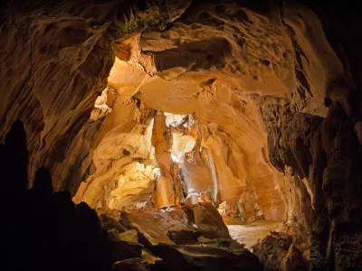 Indonezija ima veliko jam. V eni je puščavnik našel svoj dom. Slika je simbolična. / Foto: Istock