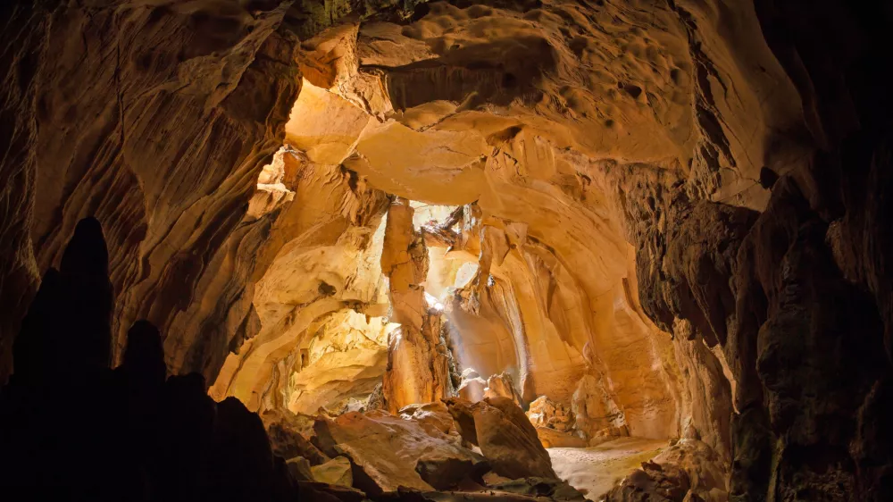 Indonezija ima veliko jam. V eni je puščavnik našel svoj dom. Slika je simbolična. / Foto: Istock