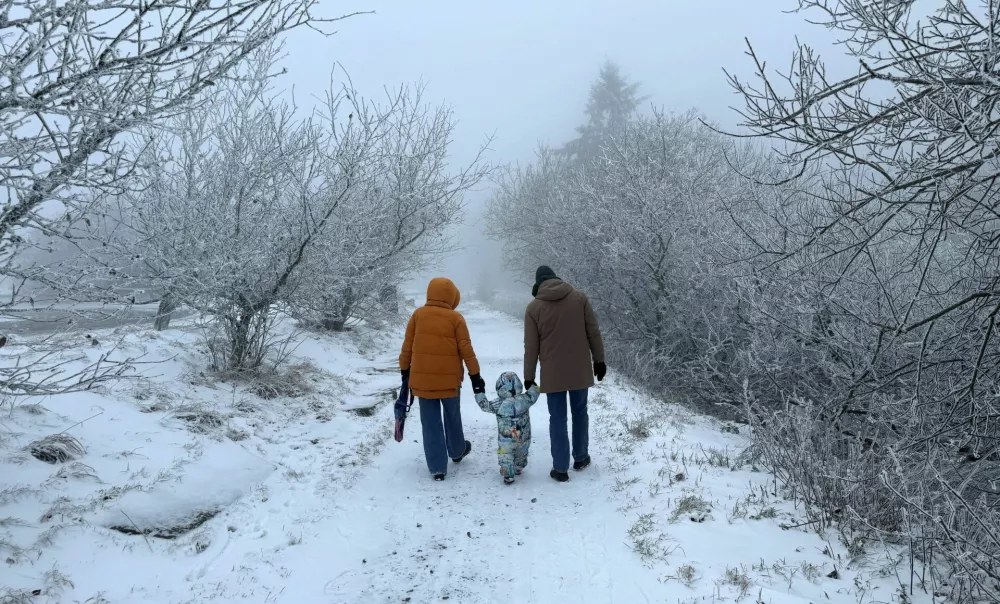 People walk at the Grosser Feldberg (Great Field Mountain) following the first snowfall in Schmitten im Taunus, Germany, November 19, 2025.   REUTERS/Timm Reichert