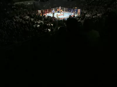 ﻿- simbolična fotografija - ring, Dejan Zavec, belgijski boksar armenskega rodu Saša Jengoian- 11.04.2015 - boks v mariborski dvorani Tabor - dvoboj med Dejanom Zavcem in aktualnim svetovnim prvakom Sašo Jengojanom - obračun za naslov svetovnega prvaka supervelterske kategorije po verziji WBF World  //FOTO: Jaka Gasar