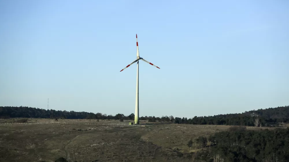 Golobova vlada v hrupni zagati