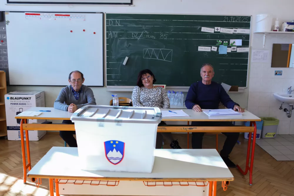 - Volišče OŠ Ketteja in Murna- 23.11.2025. - Zakonodajni referendum o Pomoči pri prostovoljnem končanju življenja.//FOTO: Bojan Velikonja