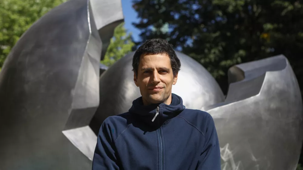 - 13.09.2022 – Dr. Jonas Sonnenschein, okoljski ekonomist in vodja projektov v okoljevarstveni organizaciji Umanotera, Slovenski fundaciji za trajnostni razvoj.  //FOTO: Luka CjuhaOPOMBA: INTERVJU ZA OBJEKTIV 2022