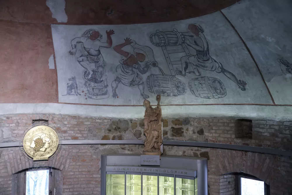 Prezrte freske, mozaiki in reliefi na ljubljanskih stavbah in ulicah