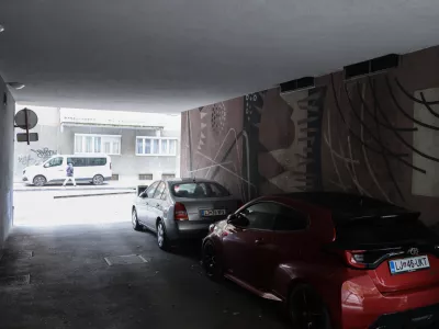 Prezrte freske, mozaiki in reliefi na ljubljanskih stavbah in ulicah