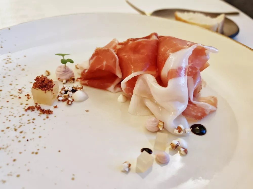 Komelov pršut, Bistro Grad Štanjel