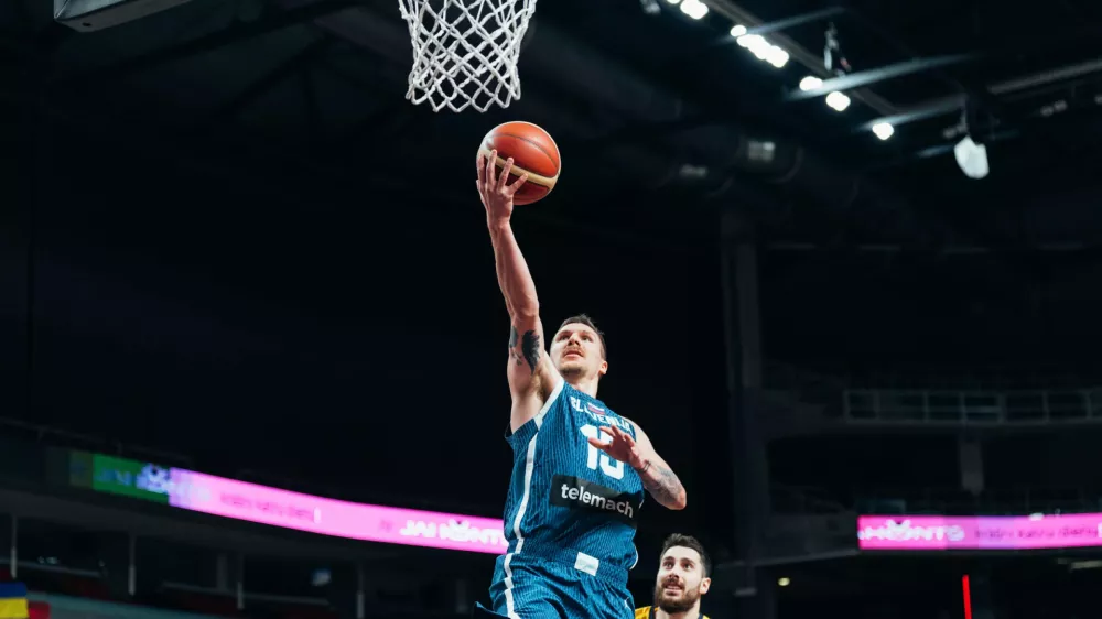 Gregor Hrovat, Slovenija