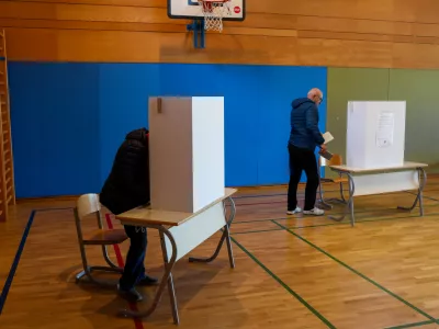 - Volišče OŠ Polje,- 23.11.2025. - Zakonodajni referendum o Pomoči pri prostovoljnem končanju življenja.//FOTO: Bojan Velikonja