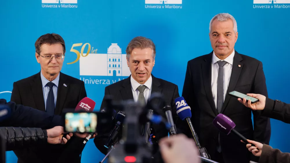 Maribor, Center odlicnosti za fotonske, mikro in nano elektronske tehnologije.Obisk vlade v Podravju.Izjava predsednika vlade Roberta Goloba in zupana Maribora Sase Arsenovica.