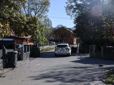 - 28.10.2025 - Romsko naselje Kerinov Grm - policija//FOTO: Jaka Gasar