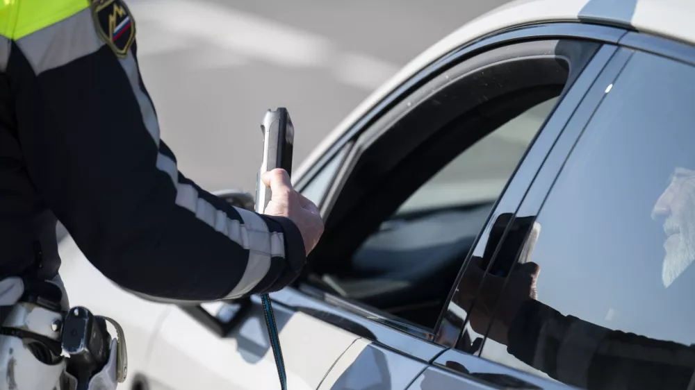 prometni nadzorpolicija - simbolična fotografijaprometna policijavarnost v prometupolicija na motorjihmotoristična policijaprehitri voznikiavtocestna policijaalkotestalkohol v prometu08.04.2025 Policijski nadzor, počivališče PovodjeFOTO: Nik Erik Neubauer