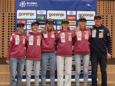 - Ženska reprezentanca v smučarskih skokih,- 07.10.2025. Predstavitev reprezentanc Smučarske zveze Slovenije za novo tekmovalno sezono.//FOTO: Bojan Velikonja