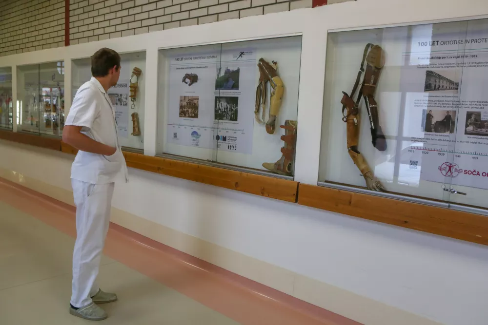 ﻿- ročne in nožne proteze, ki izvirajo iz medvojnega obdobja - ortopedski pripomočki - ortotika in protetika – proteza - 03.04.2019 - Univerzitetni rehabilitacijski inštitut RS URI Soča ob 100 letnici ortopedske tehnike in rehabilitacijske tehnologije v Sloveniji,  //FOTO: Luka Cjuha.