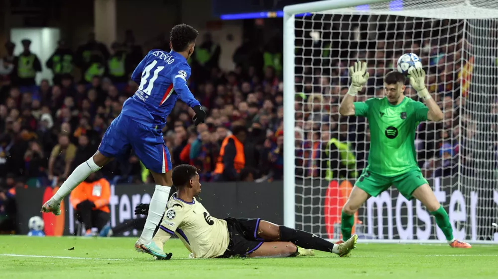 Soccer Football - UEFA Champions League - Chelsea v FC Barcelona - Stamford Bridge, London, Britain - November 25, 2025 Chelsea's Estevao scores their second goal REUTERS/Hannah Mckay