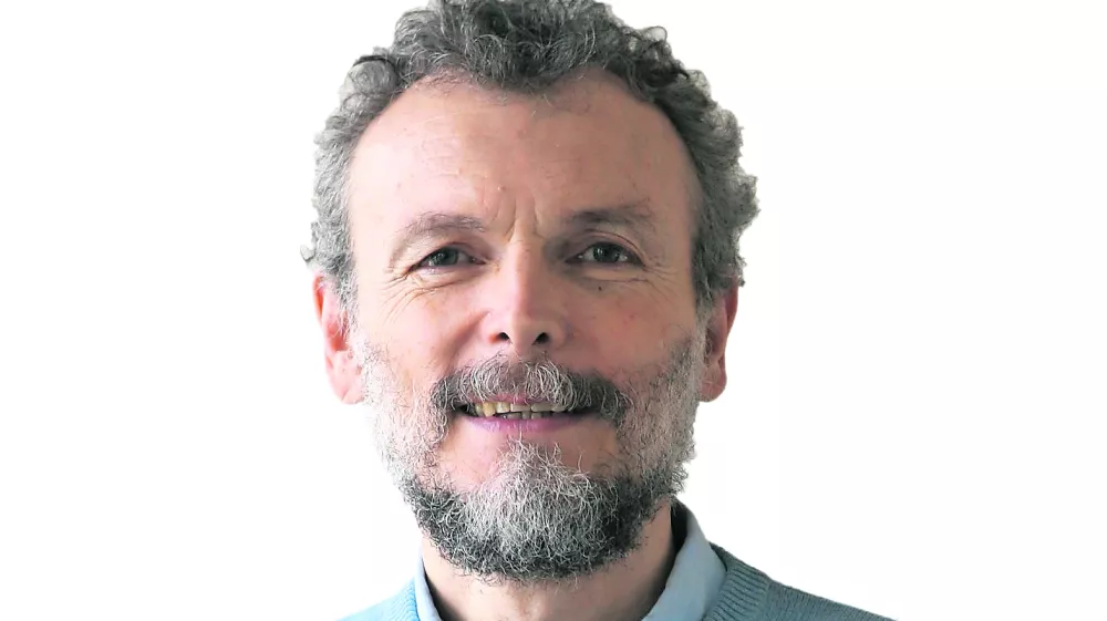 Dragan Petrovec, zunanji kolumnist- Dnevnik 2016 - portreti za komentarje in kolumne - kolumnisti - komentatorji - novinarji - novinarka - //FOTO: Tomaž Skale------BARVNA!!!, FOTO PERMANENT!!!